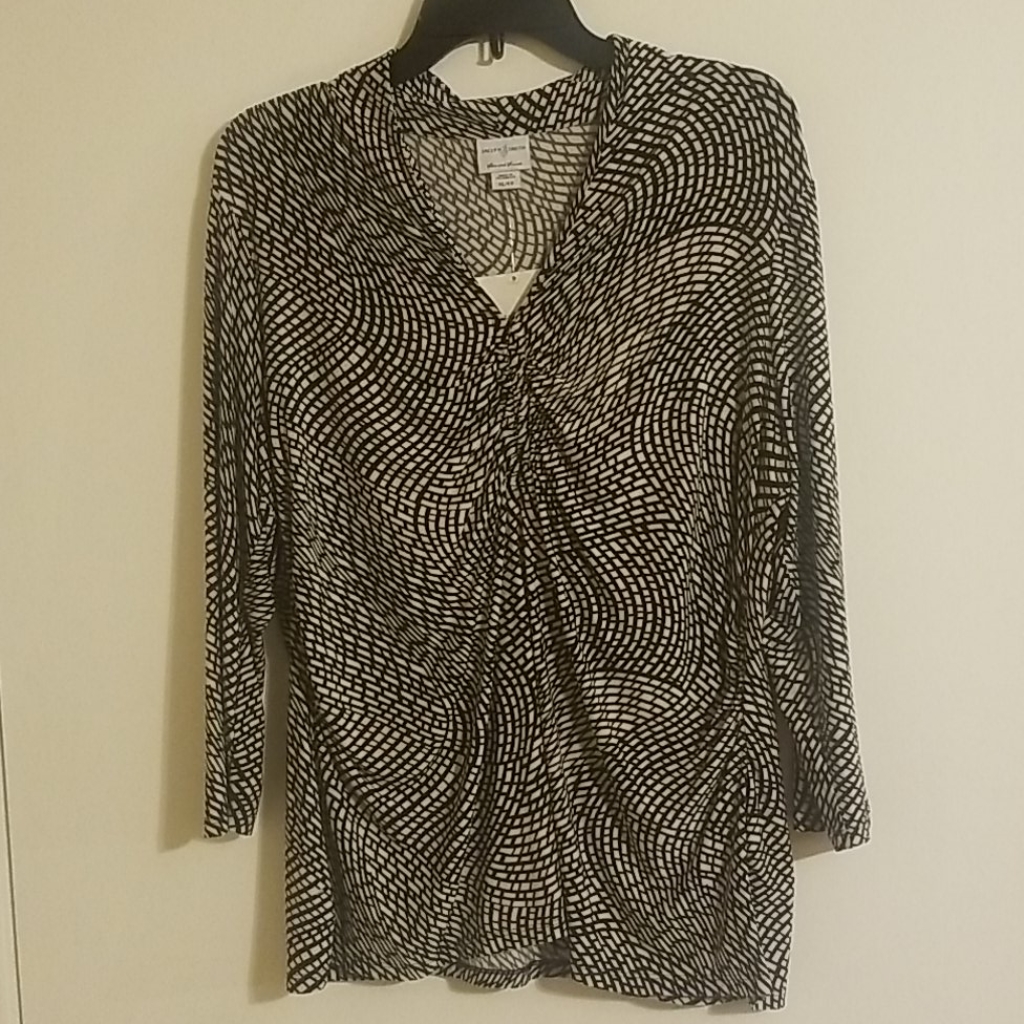 Brand New Jaclyn Smith Top
